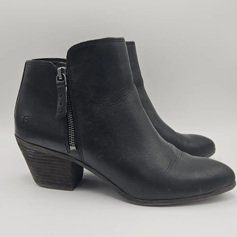 Frye Judith Double Zip black leather ankle boots size 8.5